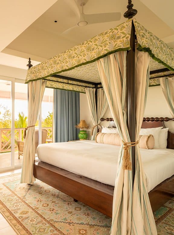 canopy bed in Brett's Home