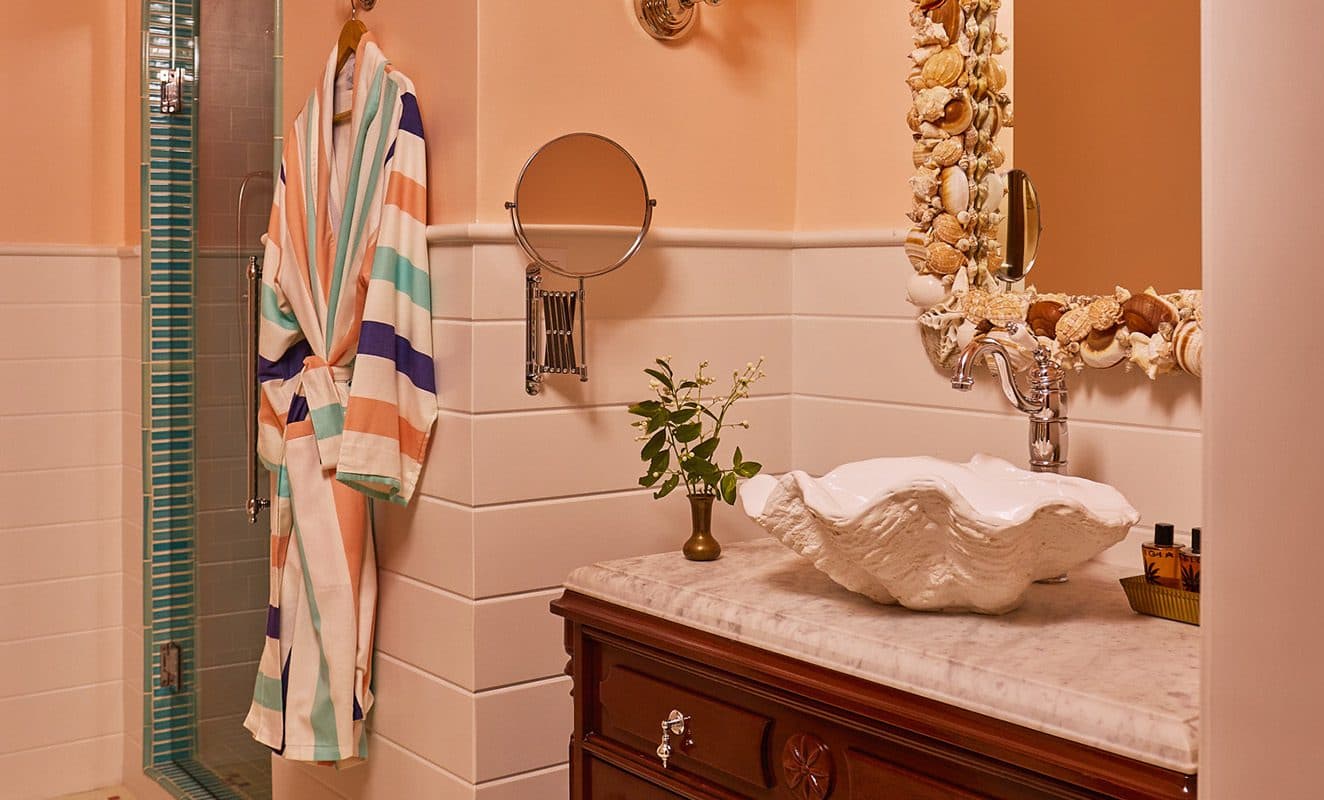 sea balcony deluxe bathroom