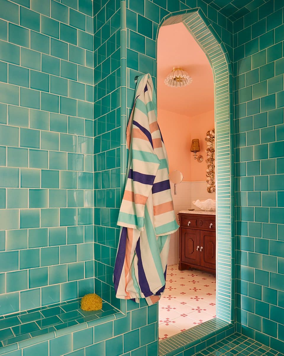 Briland Suite Deluxe turquoise tiled shower
