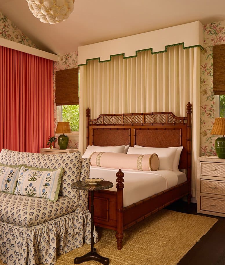 canopy bed in Brett's Home