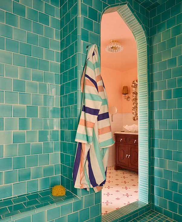 turquoise shower in Briland Suite Deluxe